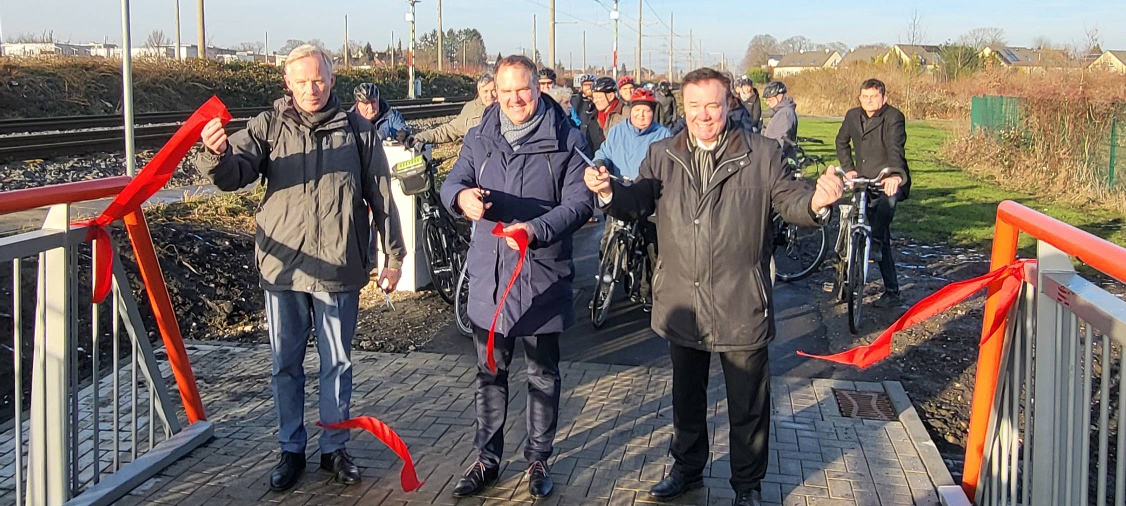 Neuer Radweg entlang der Linie 18 in Hürth eröffnet