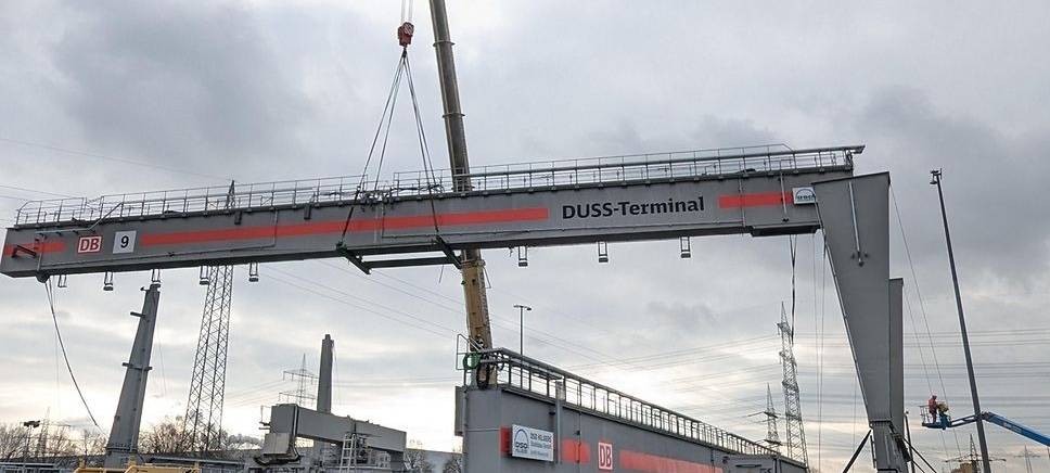 Riesen-Kran am Containerterminal Köln-Eifeltor