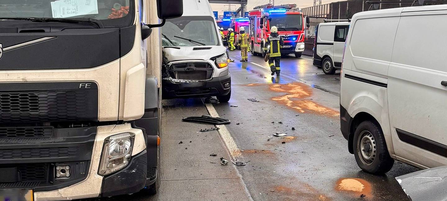 Verkehrschaos nach Karambolage auf A3 bei Köln