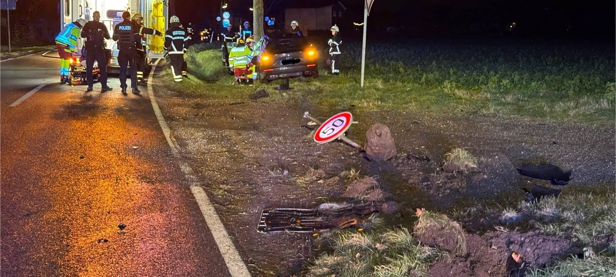 Unfall bei Erftstadt-Friesheim: Auto prallt gegen Baum