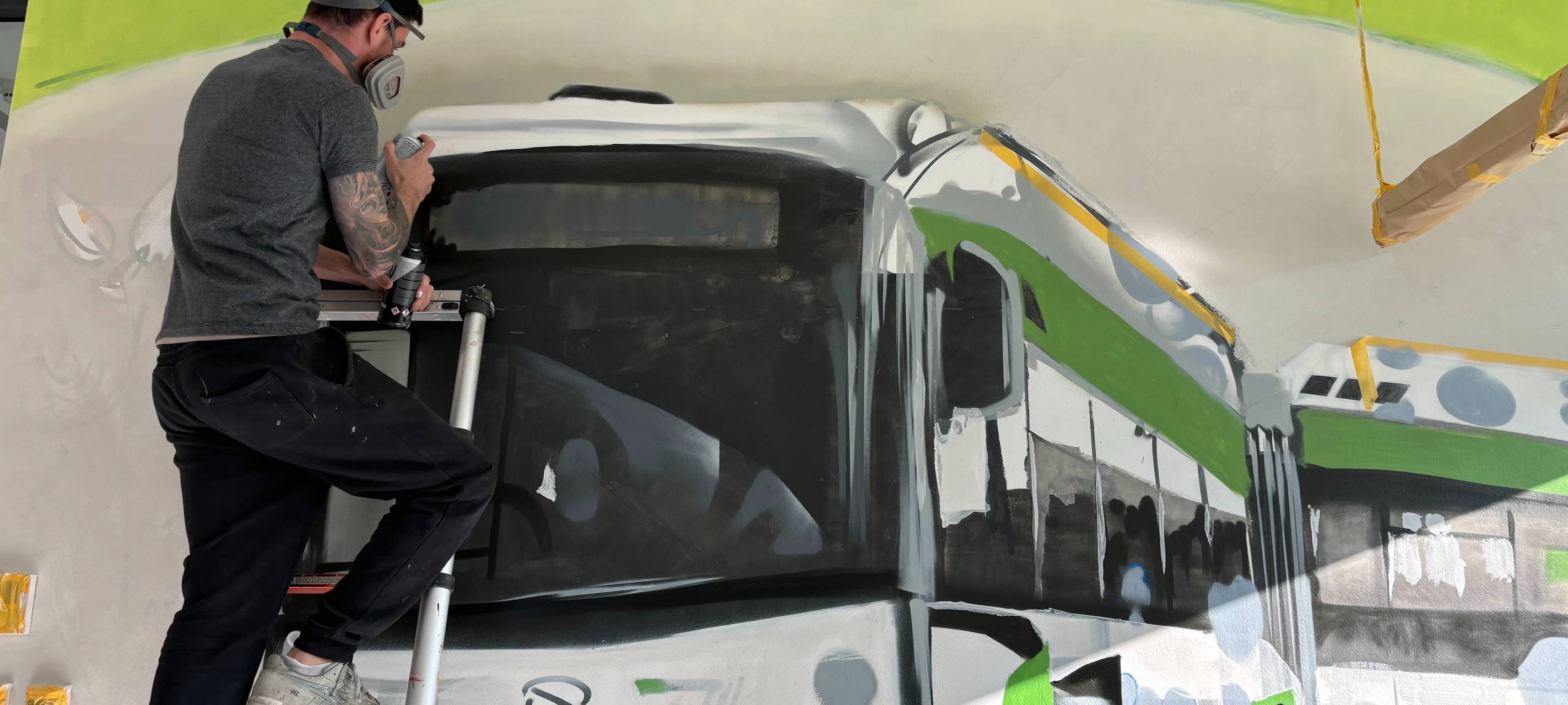 Graffitibild verschönert RVK-Foyer in Köln