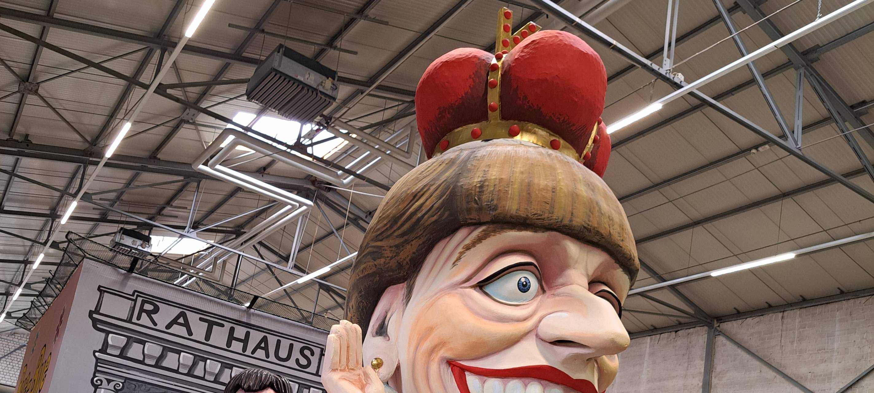 Kölns OB Reker als Persiflagewagen