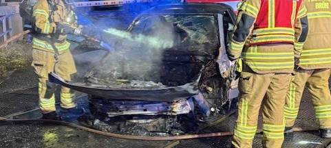 Auto brennt in Brühl nach Bahnunfall aus