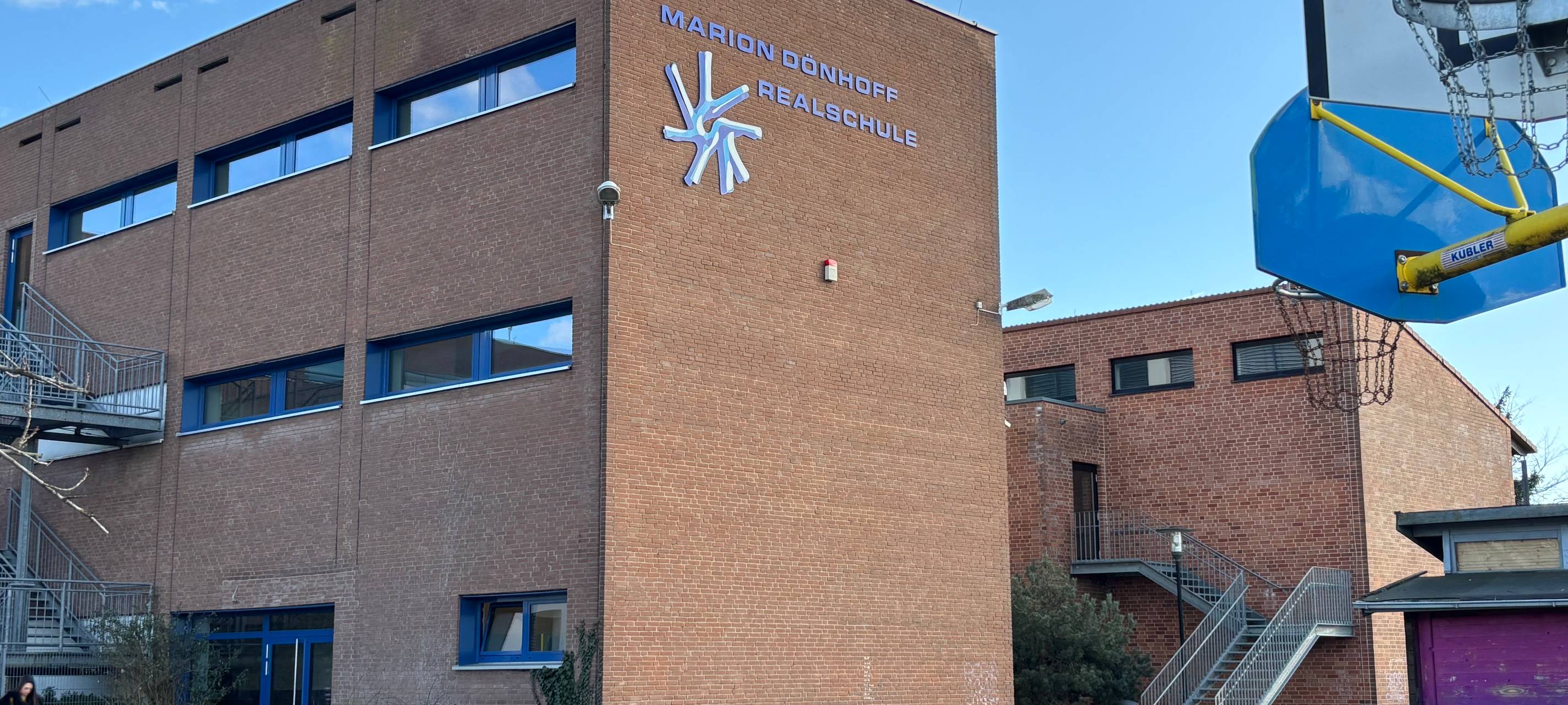 Abrissbagger am Pulheimer Schulzentrum