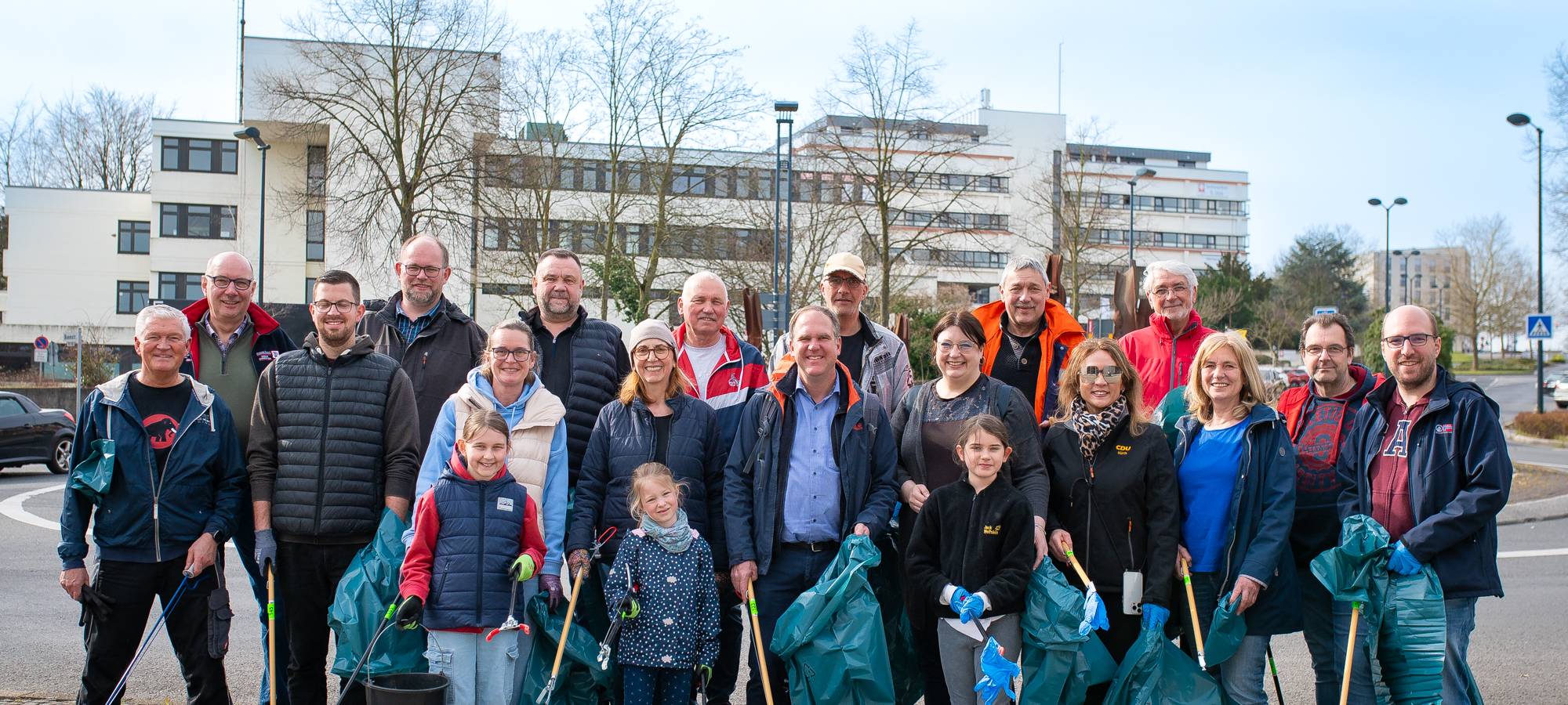 700 Säcke wilder Müll in Hürth gesammelt