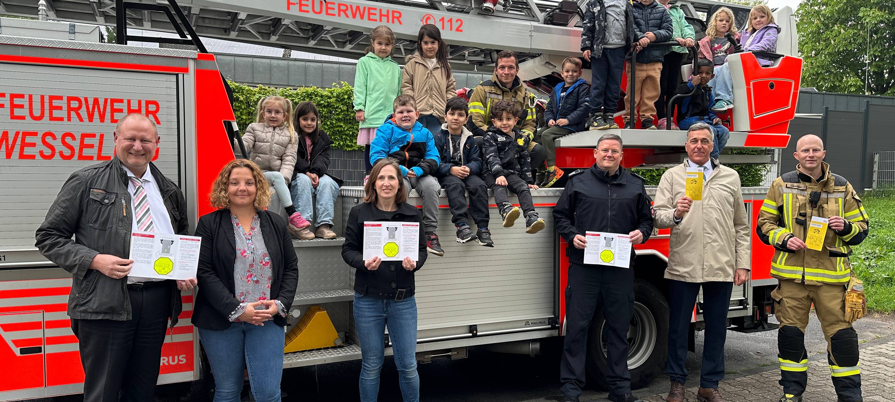 Kinderfinder-Aufkleber in Wesseling verteilt