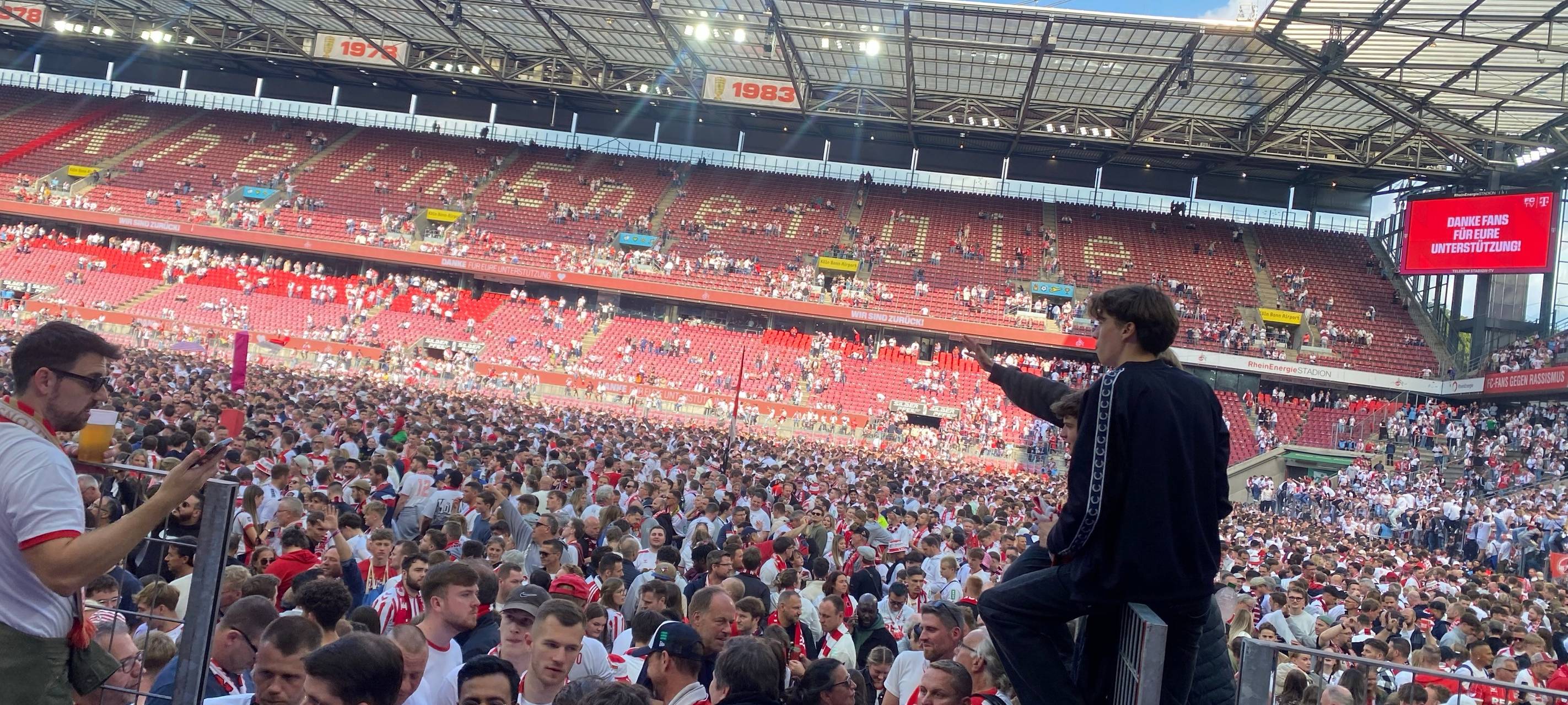 1. FC Köln feiert Bundesliga-Aufstieg
