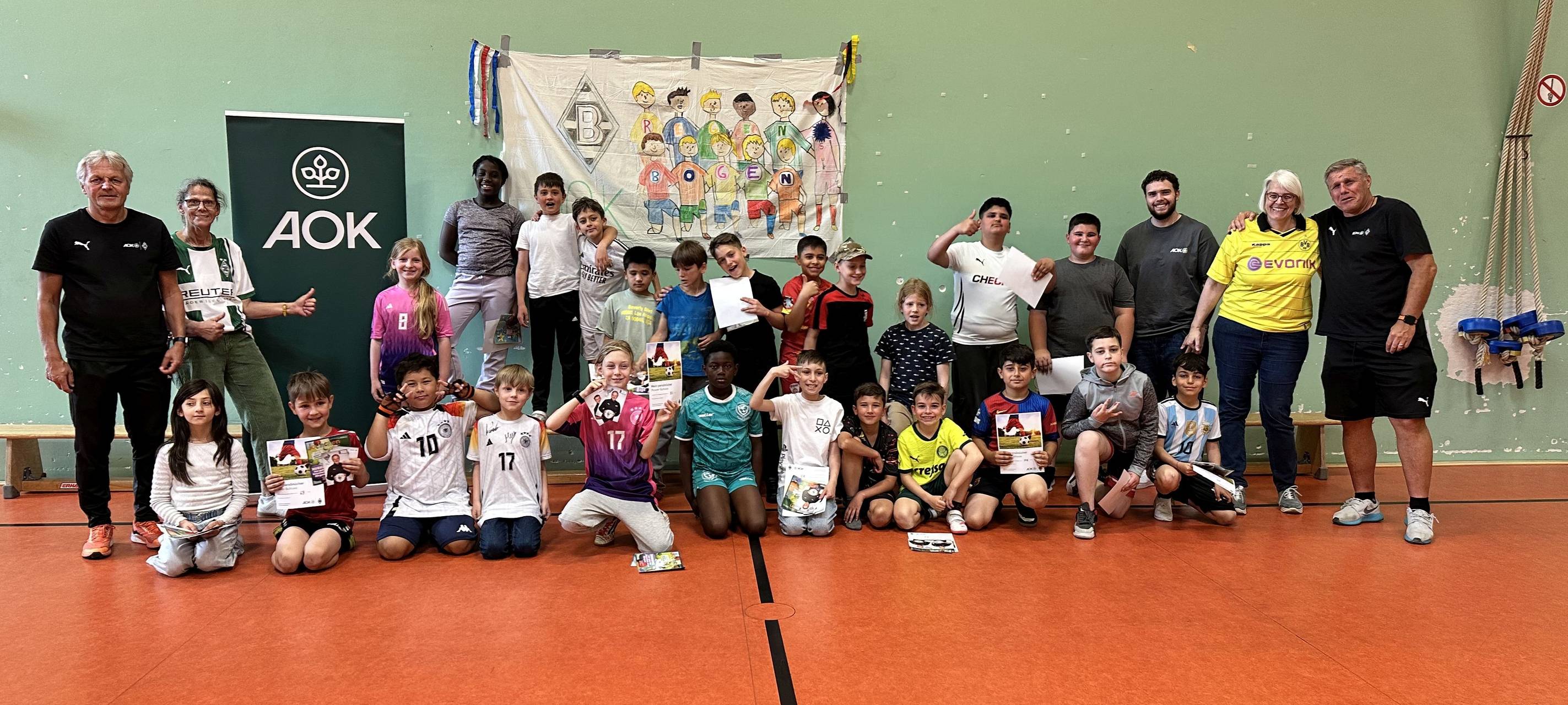 Ex-Fußballprofis trainieren Grundschüler in Hürth und Brühl