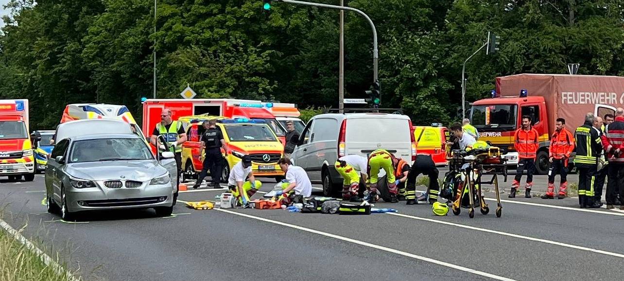 Unfall in Hürth: Verdacht auf Rotlichtverstoß