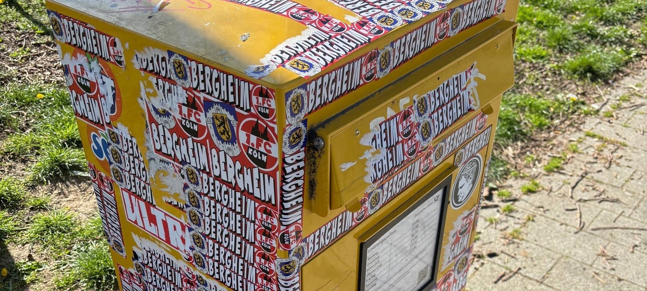 Sticker-Chaos: 1. FC Köln-Fans überkleben Bergheim-Oberaußem
