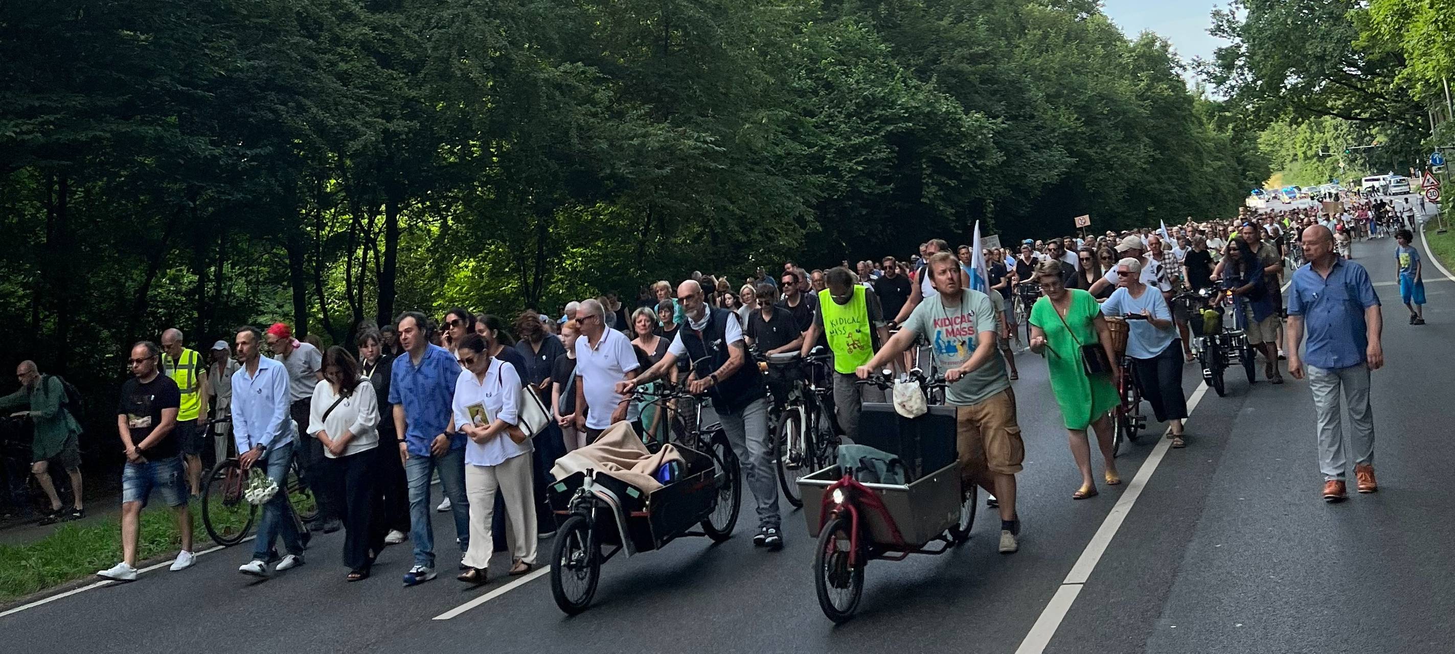 Schweigemarsch und Mahnwache in Hürth