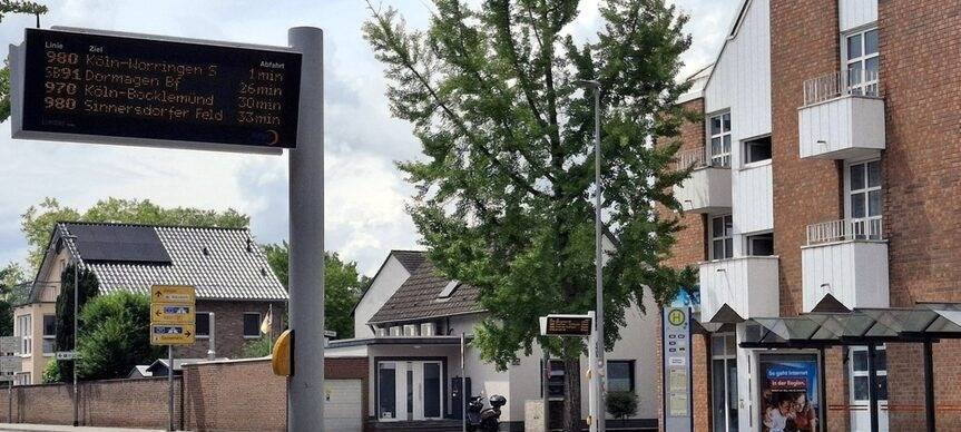 Pulheim: Digitale Anzeigetafeln zeigen Buszeiten in Echtzeit