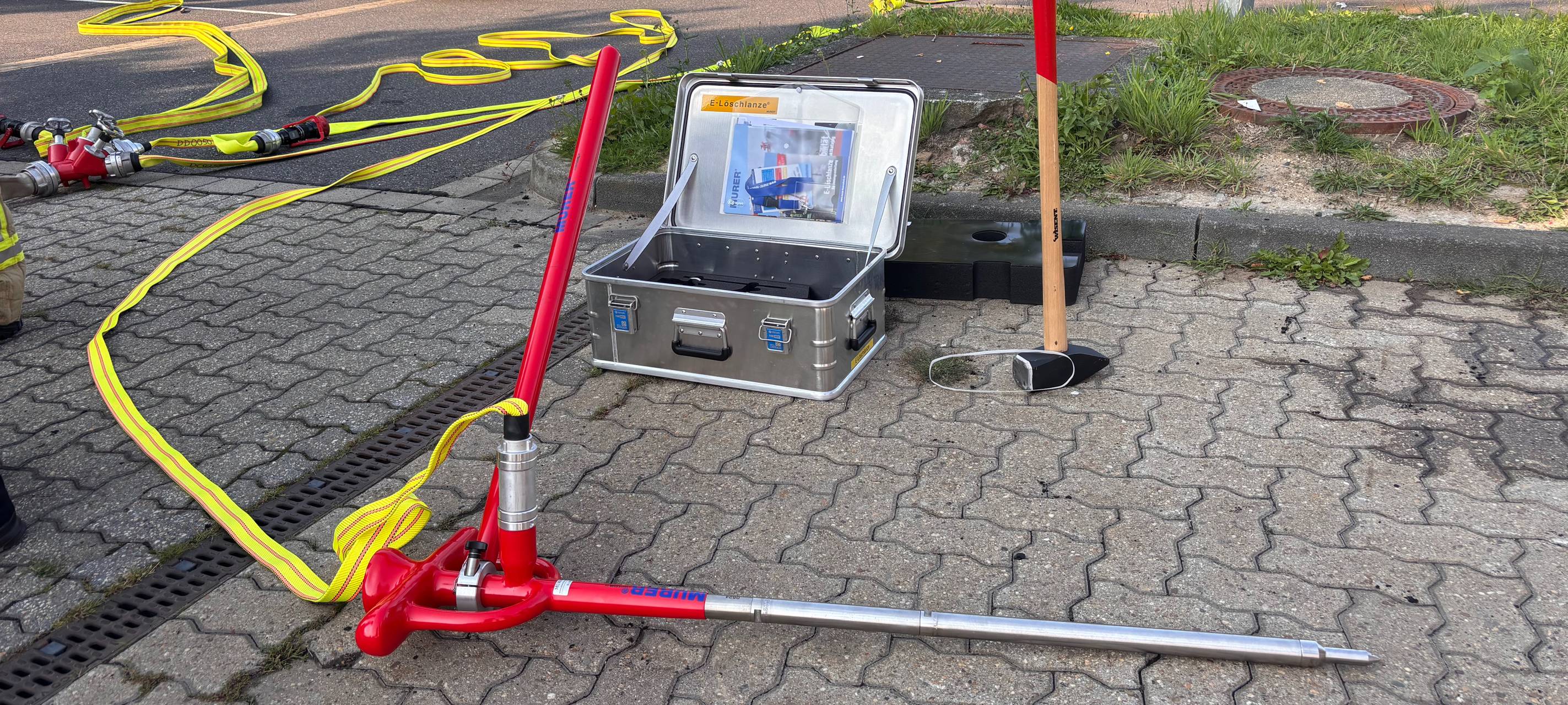 Feuerwehr Pulheim rüstet sich für E-Auto-Brände