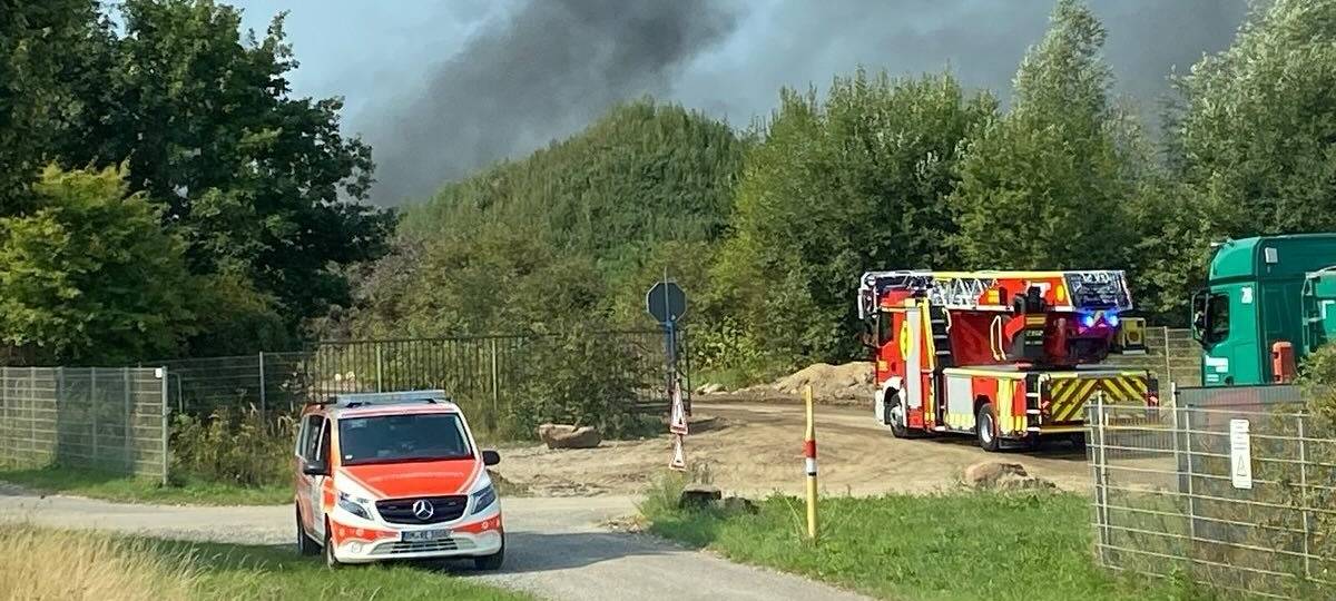Brand in Kiesgrube in Erftstadt-Erp