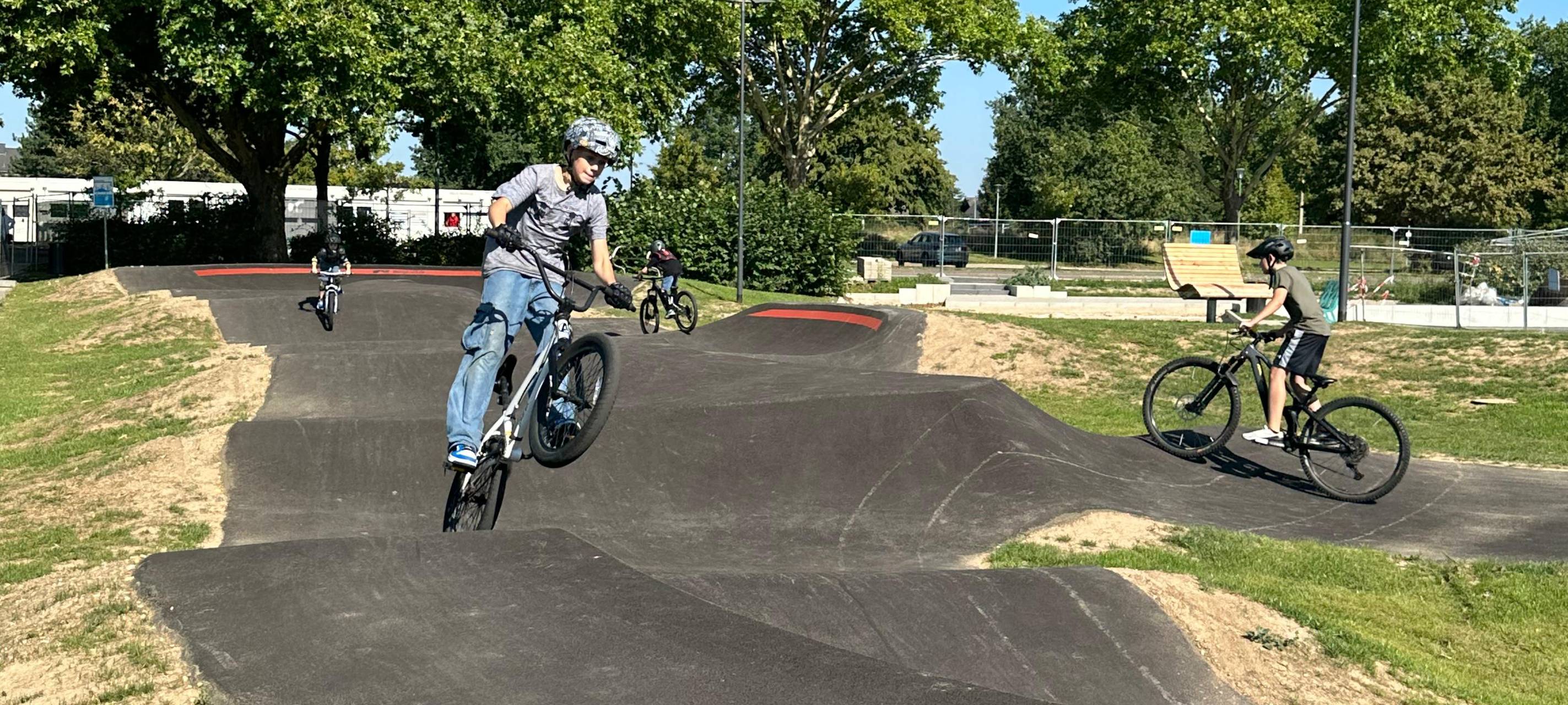Neuer Pumptrack in Elsdorf eröffnet