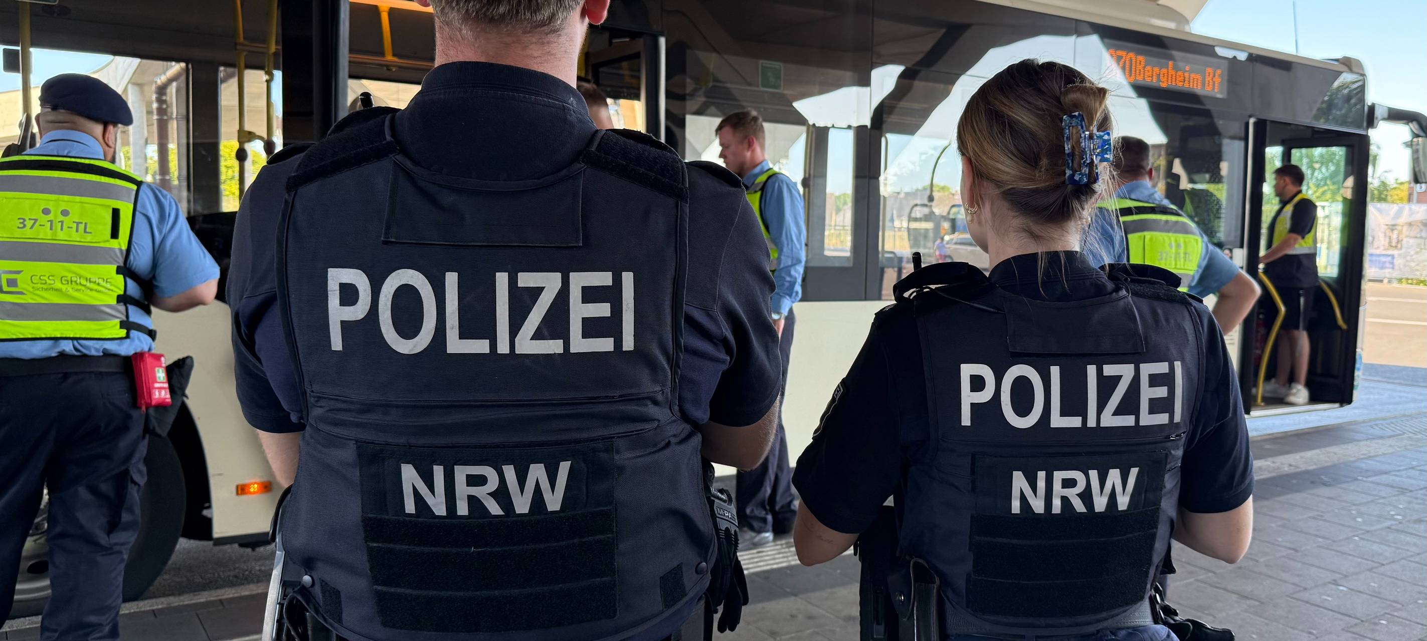 Sicherheitskontrolle am Bergheimer Busbahnhof