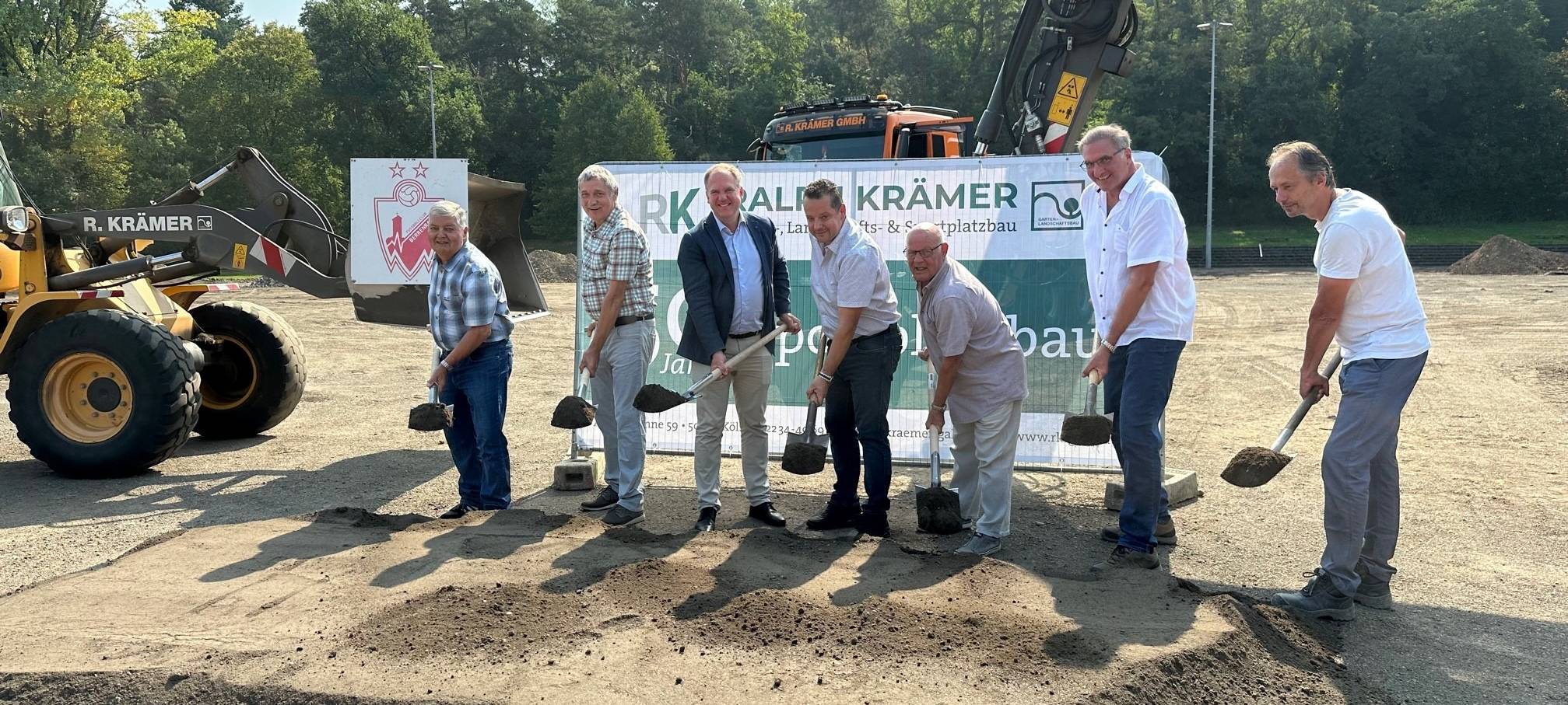 Baubeginn für Kunstrasenplatz in Hürth-Berrenrath