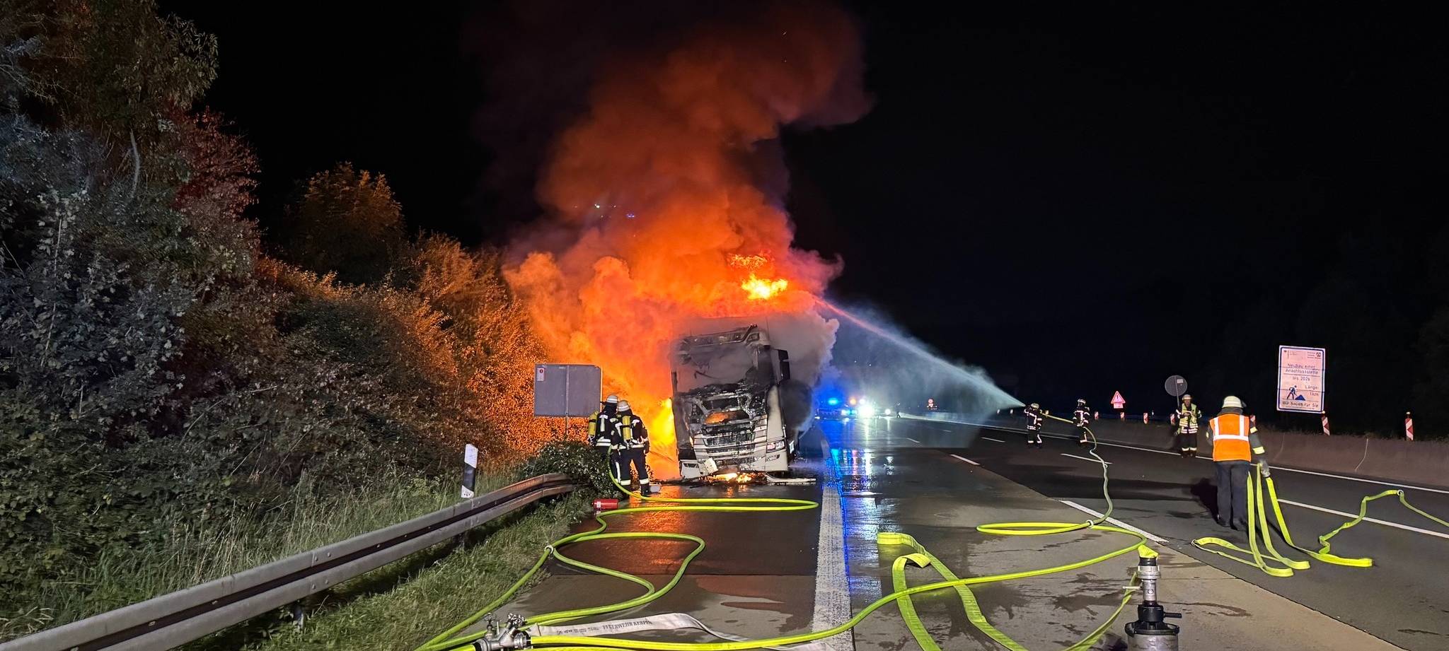 Unfall auf der A61 bei Bedburg & LKW-Brand bei Kerpen