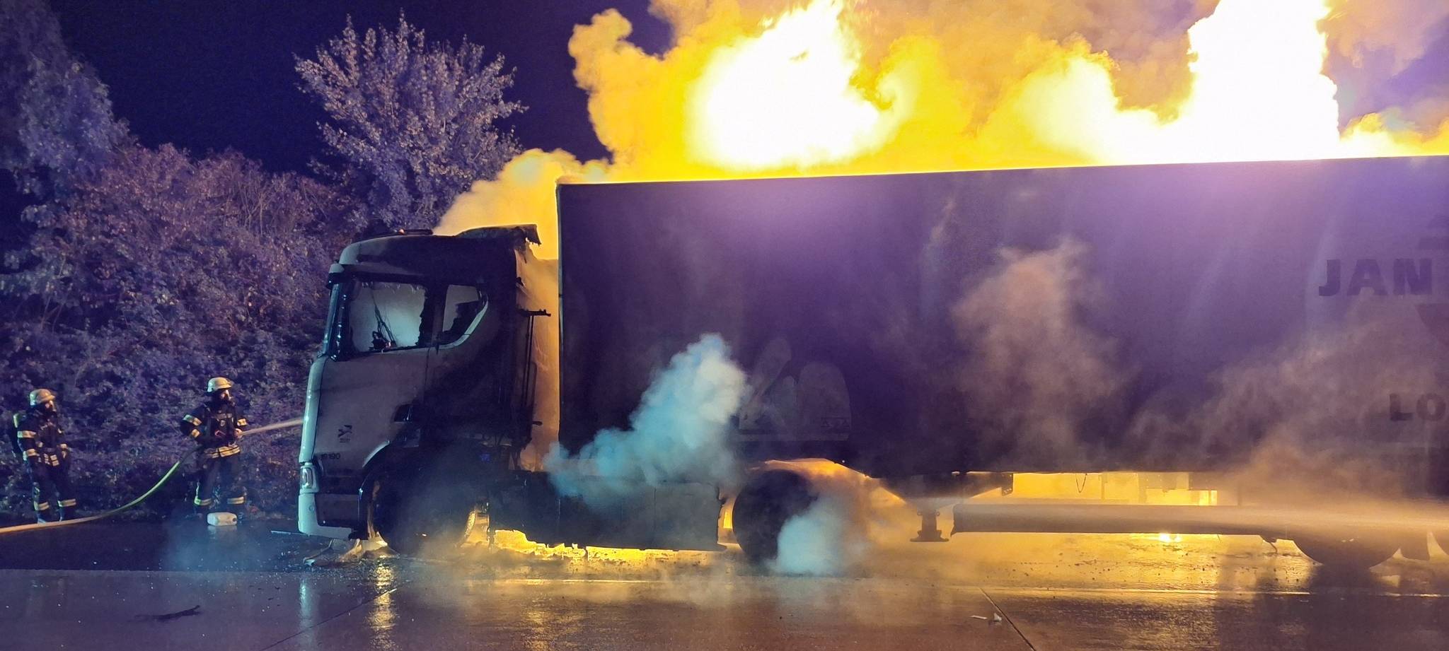 Unfall auf der A61 bei Bedburg & LKW-Brand bei Kerpen