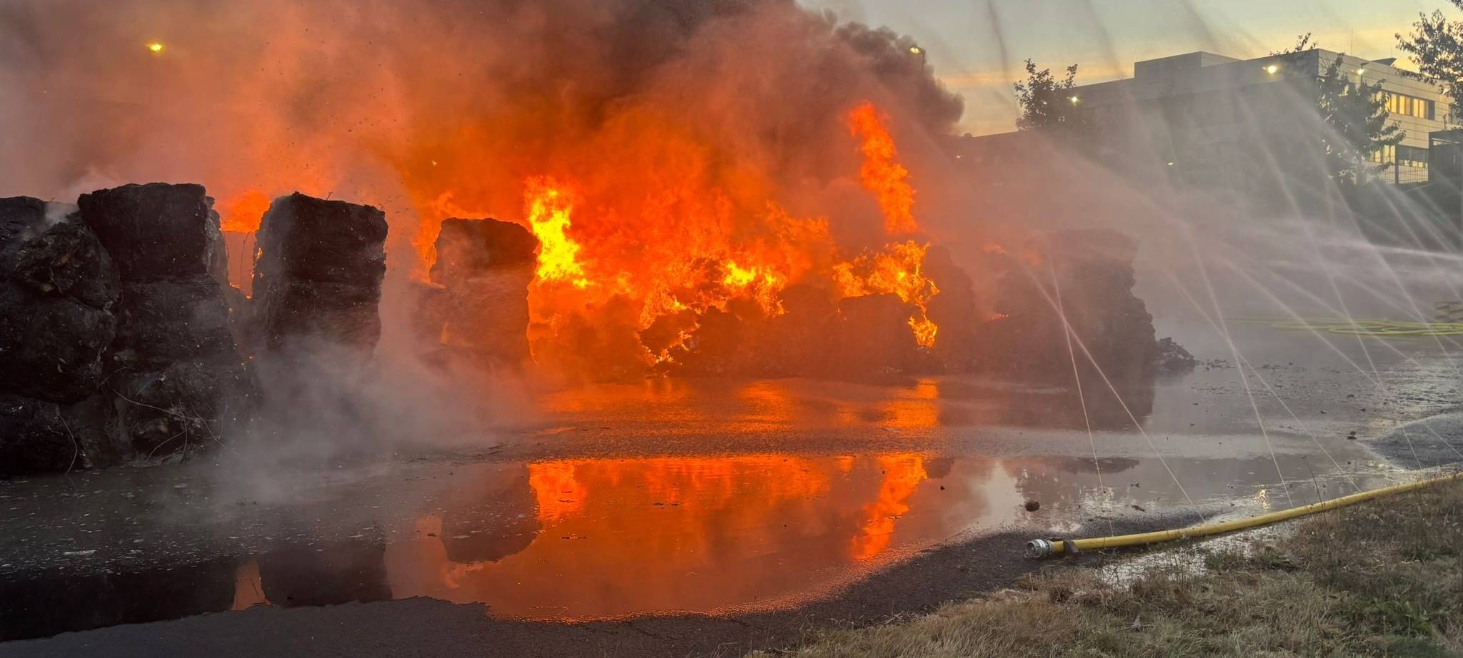 Brand in Kerpen-Türnich nach rund 12 Stunden gelöscht