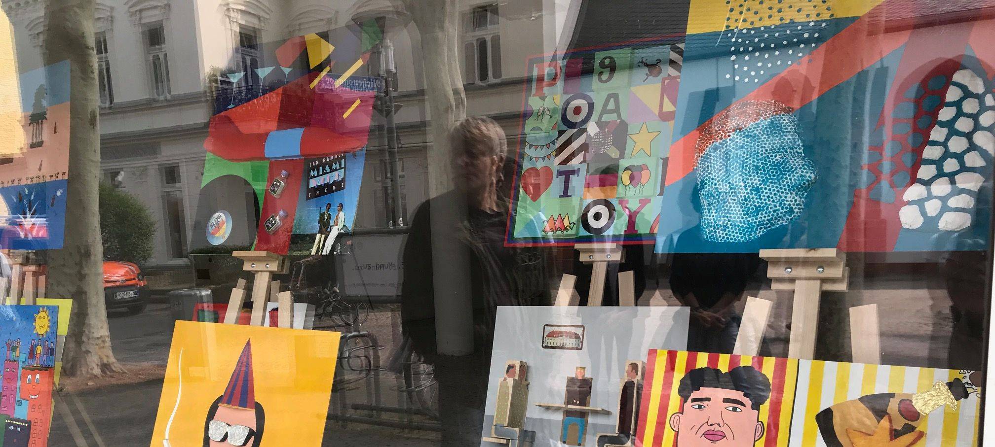Kunst im leeren Schaufenster