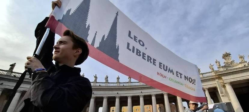 Protestaktion gegen Kölner Kardinal Woelki in Rom