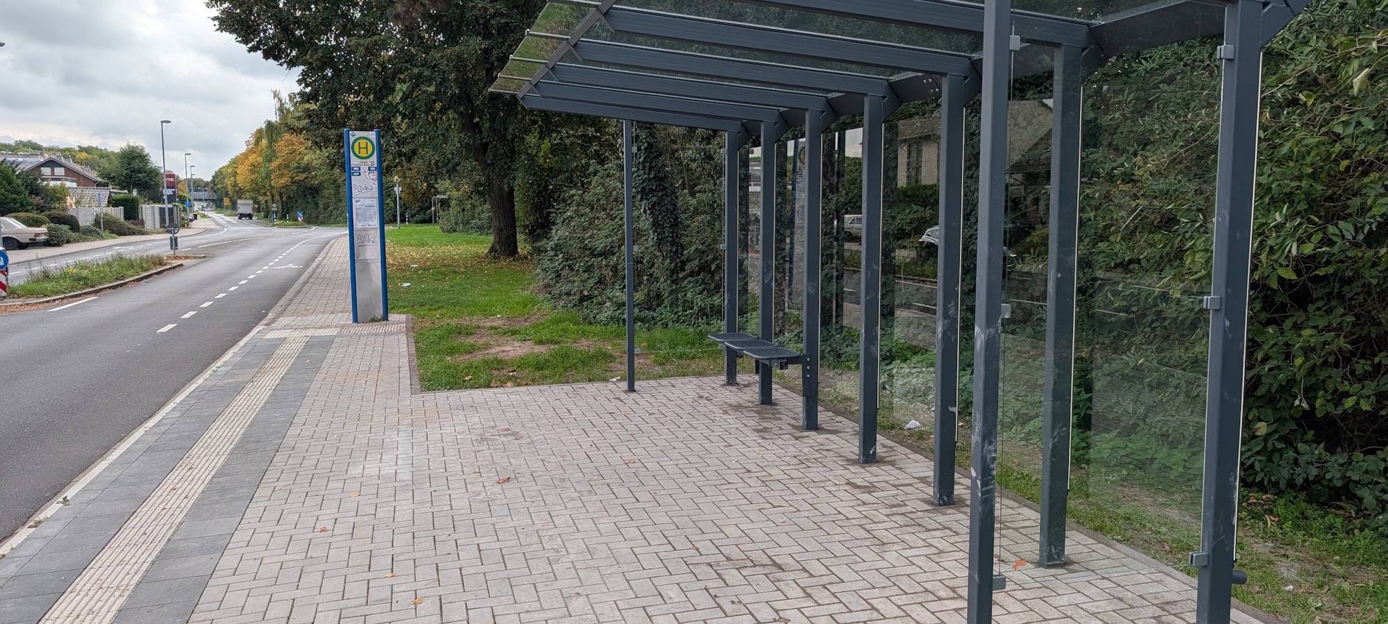 Barrierefreie Bushaltestellen in Bedburg mit Wetterschutz
