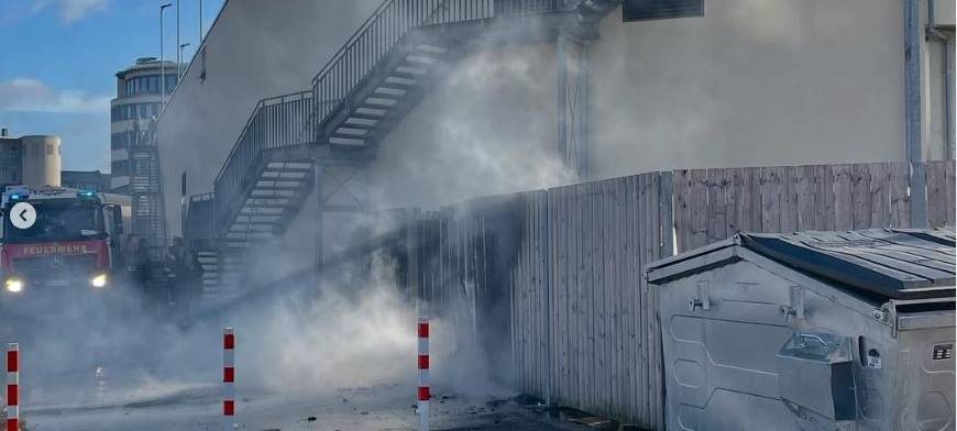 Bergheim: Mülltonnenbrand sorgt für Feuerwehreinsatz