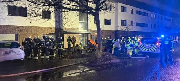 Aufräumarbeiten nach Brand in Hermülheim