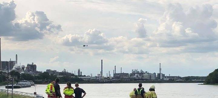 Person im Rhein gesucht