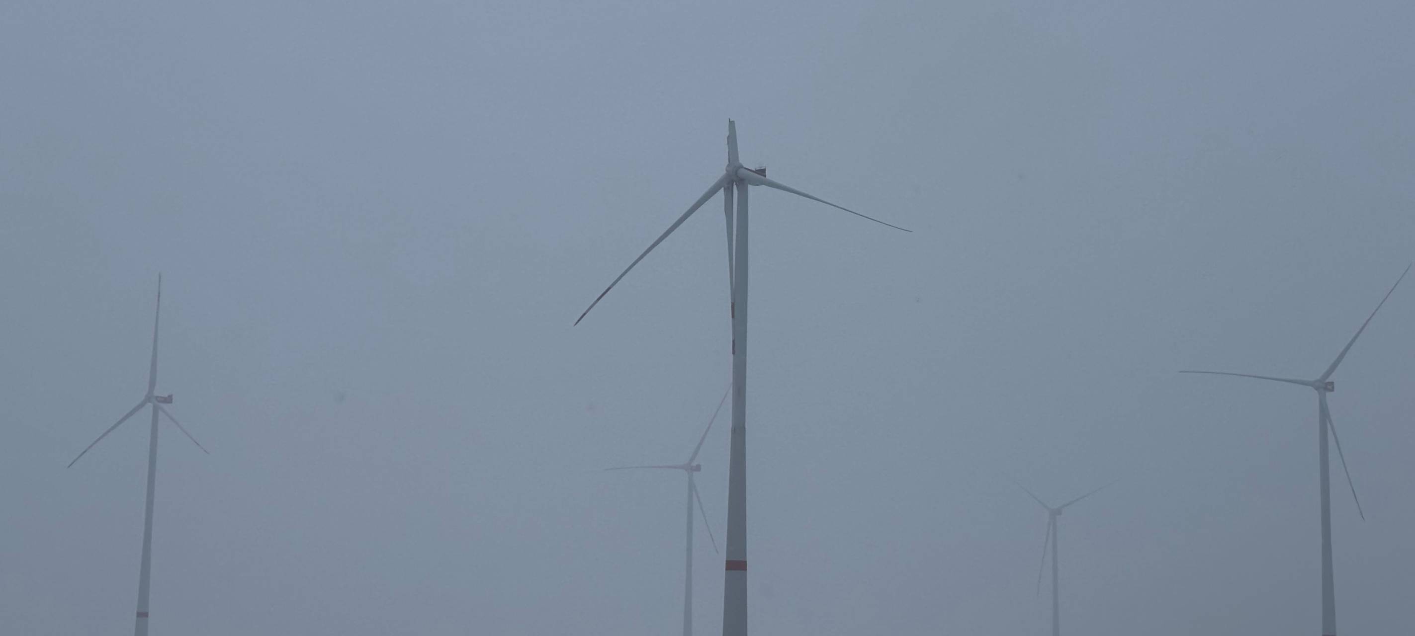 Windradflügel bei Bedburg vor Absturz gesichert