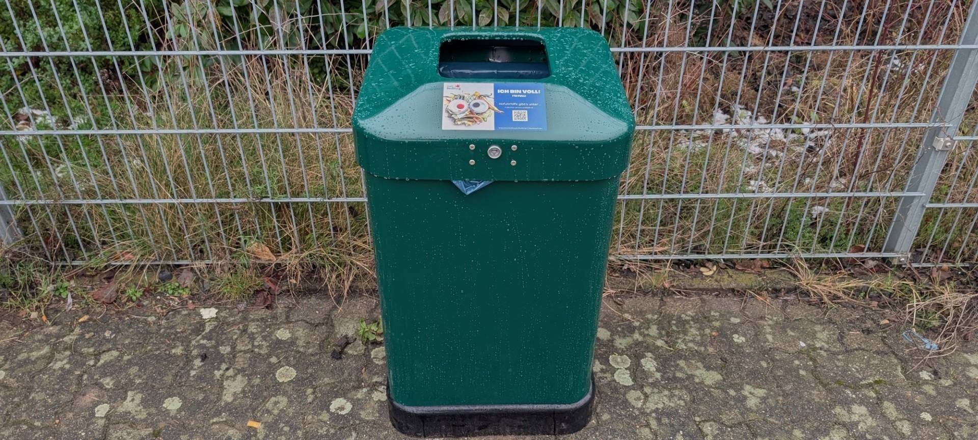 Mülleimer mit QR-Code in Bedburg