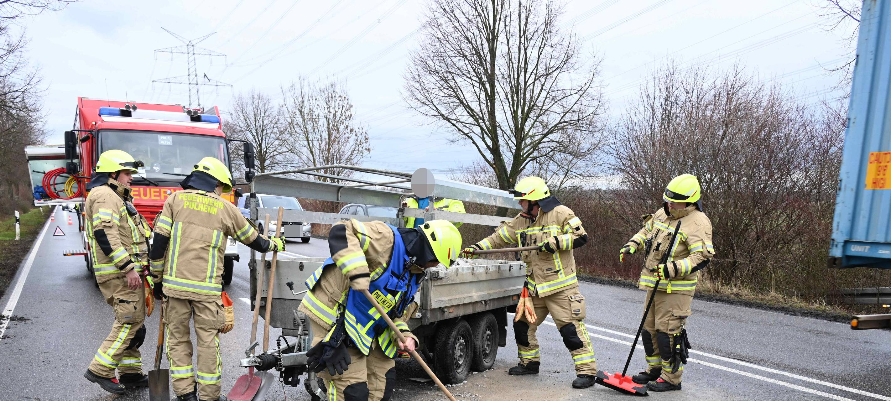 Zwei Unfälle auf der B59 bei Pulheim