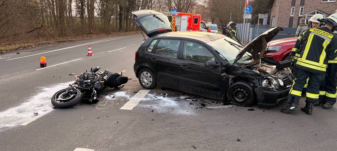 Motorradunfall in Kerpen-Blatzheim: Hubschrauber im Einsatz