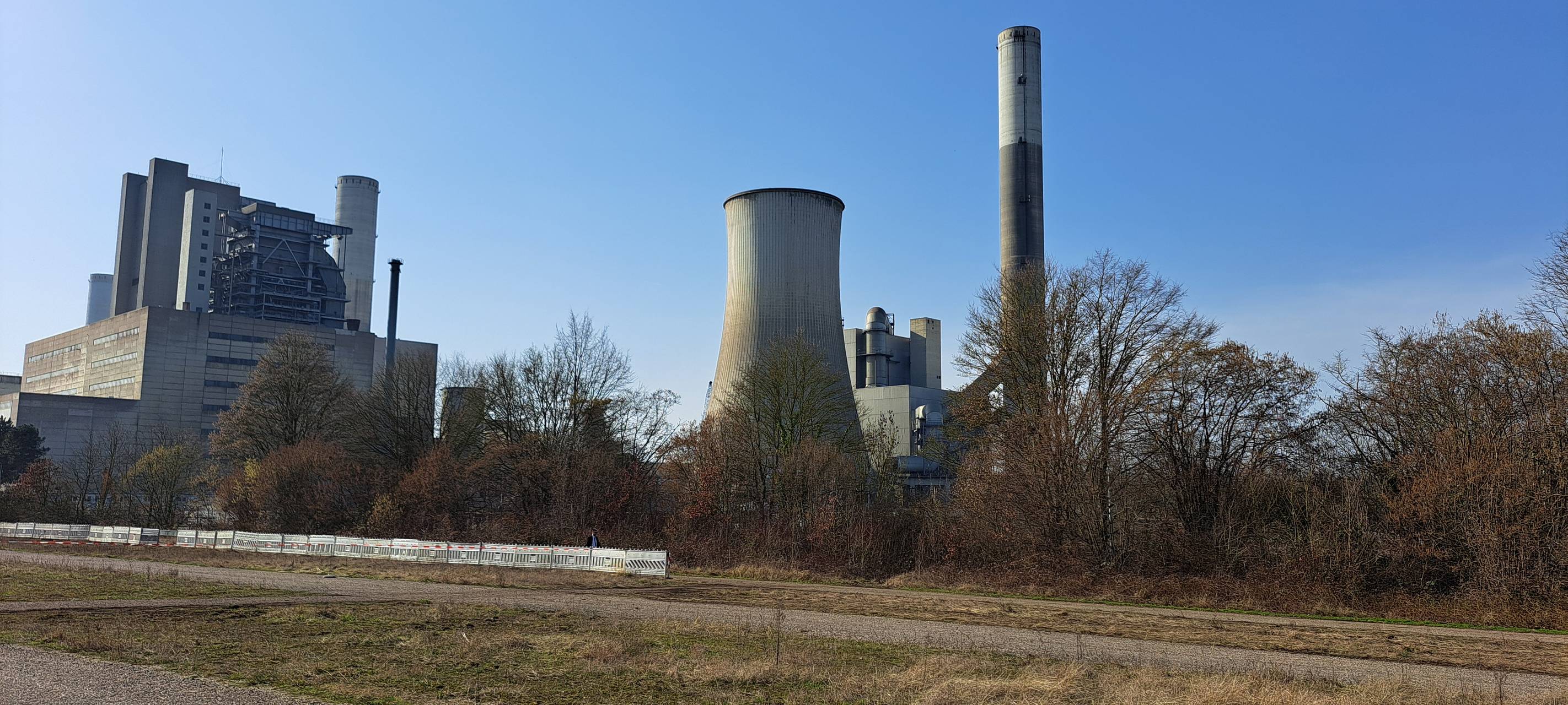 Kühlturm in Frimmersdorf nahe Bedburg gesprengt