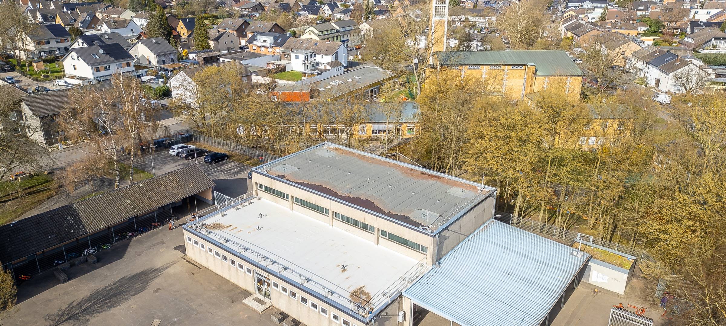 Neues Dach für die Turnhalle in Hürth-Berrenrath