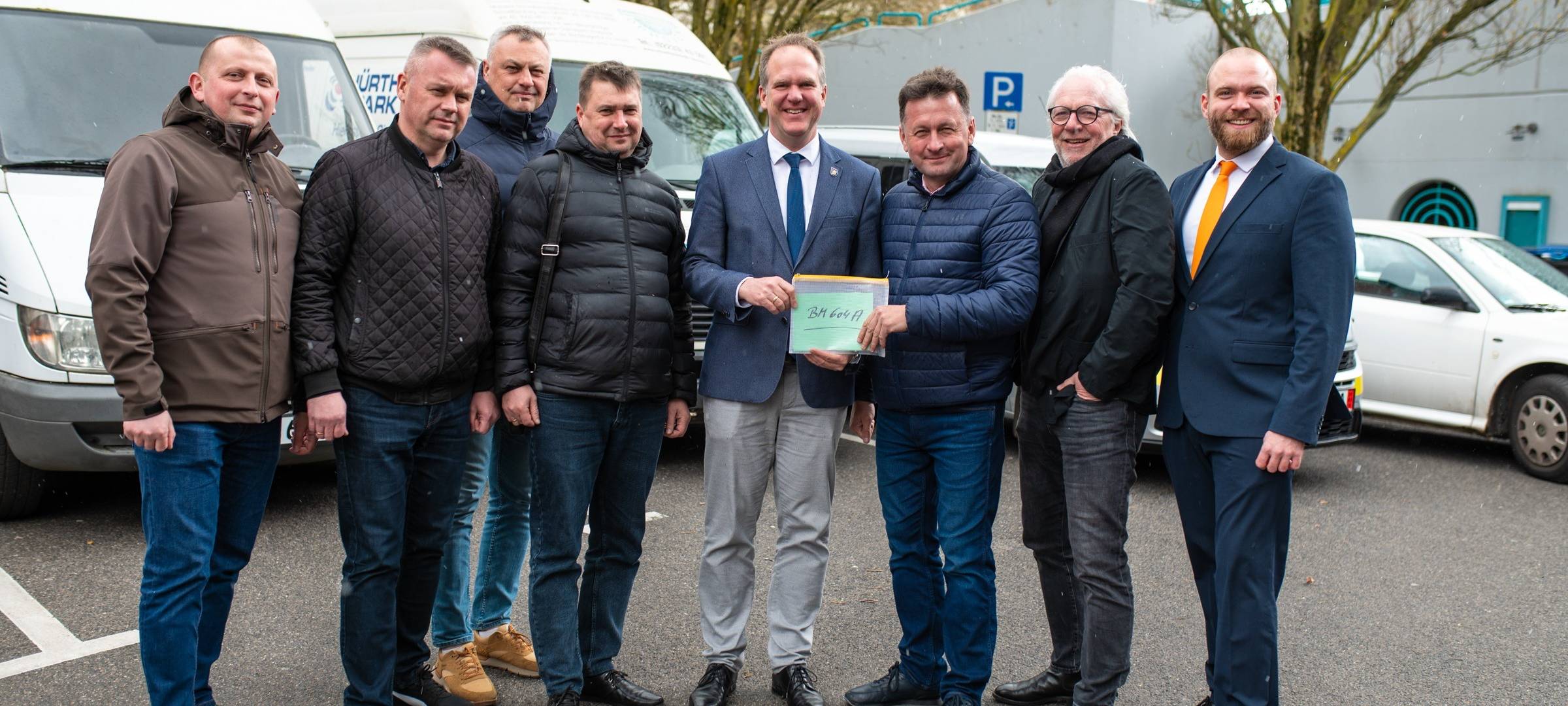 Hürth übergibt Fahrzeuge an ukrainische Partnerstadt
