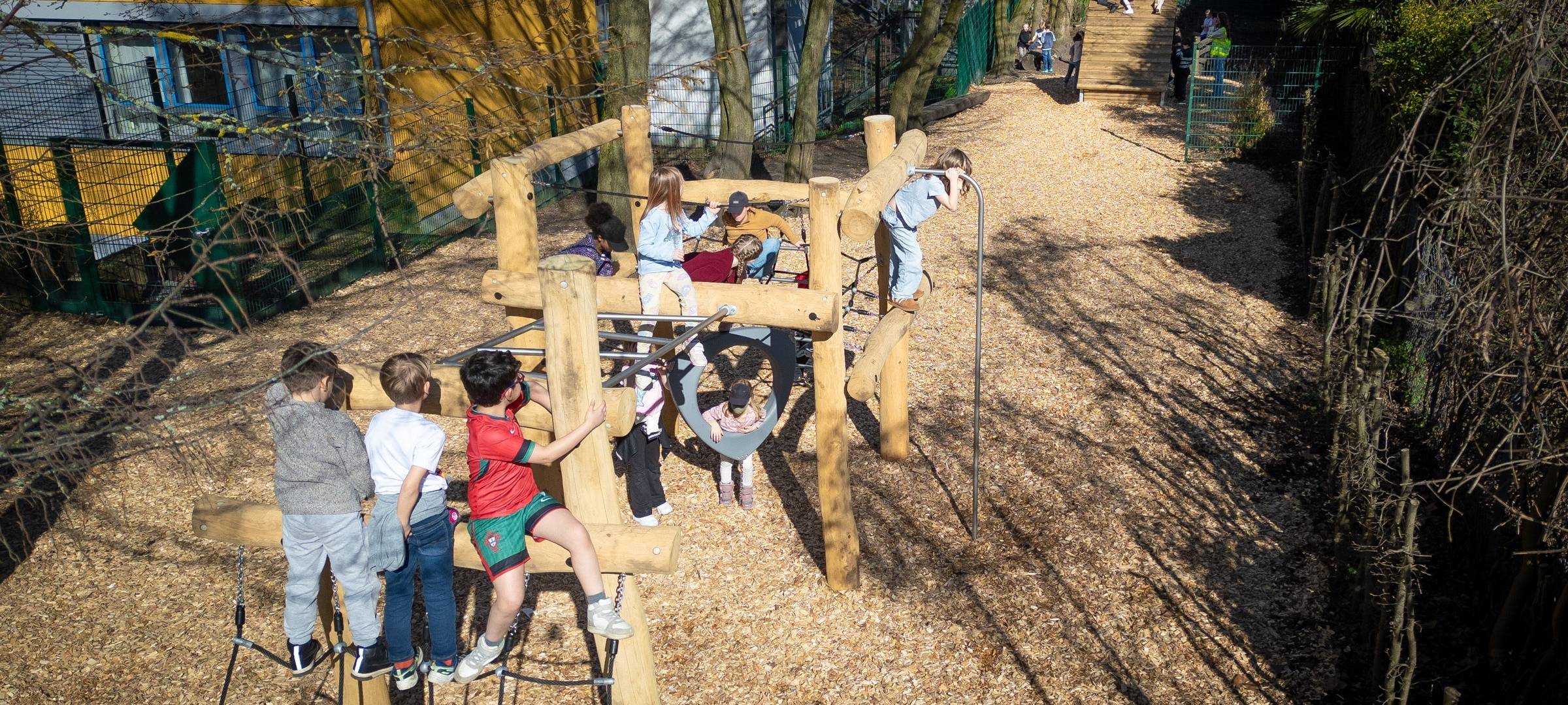 Hürth: Schulhof an Grundschule erneuert