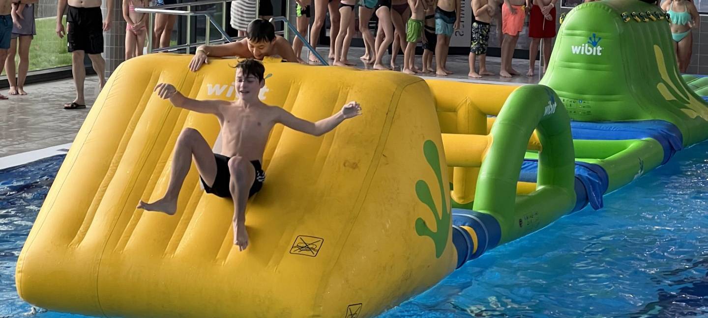 Brühl: Pool-Party im Karlsbad am Sonntag