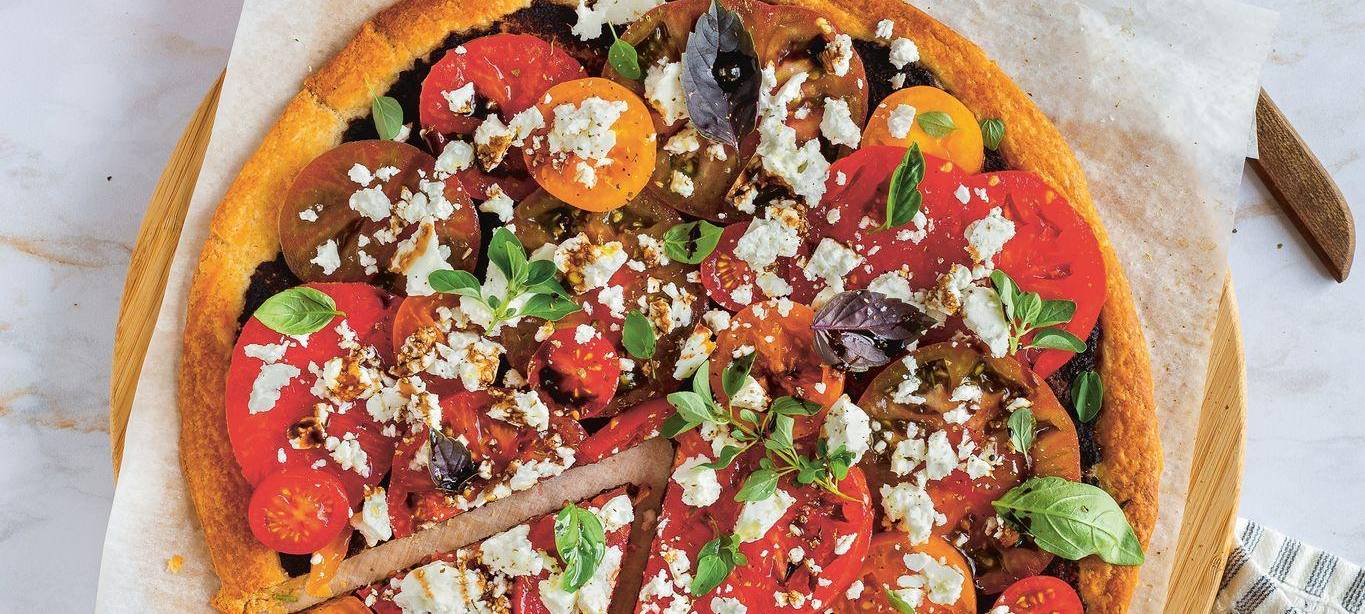 Blätterteig-Tarte mit Tapenade und frischen Tomaten
