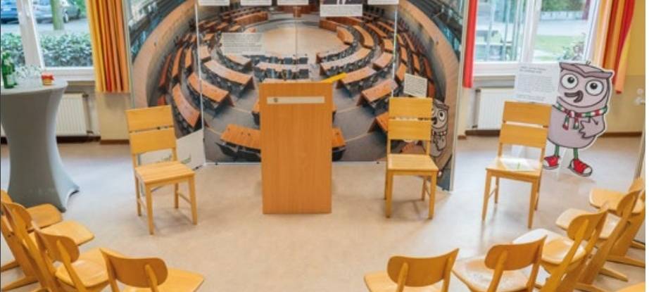 Politik erleben: Ausstellung in Frechen an GHS Herbertskaul