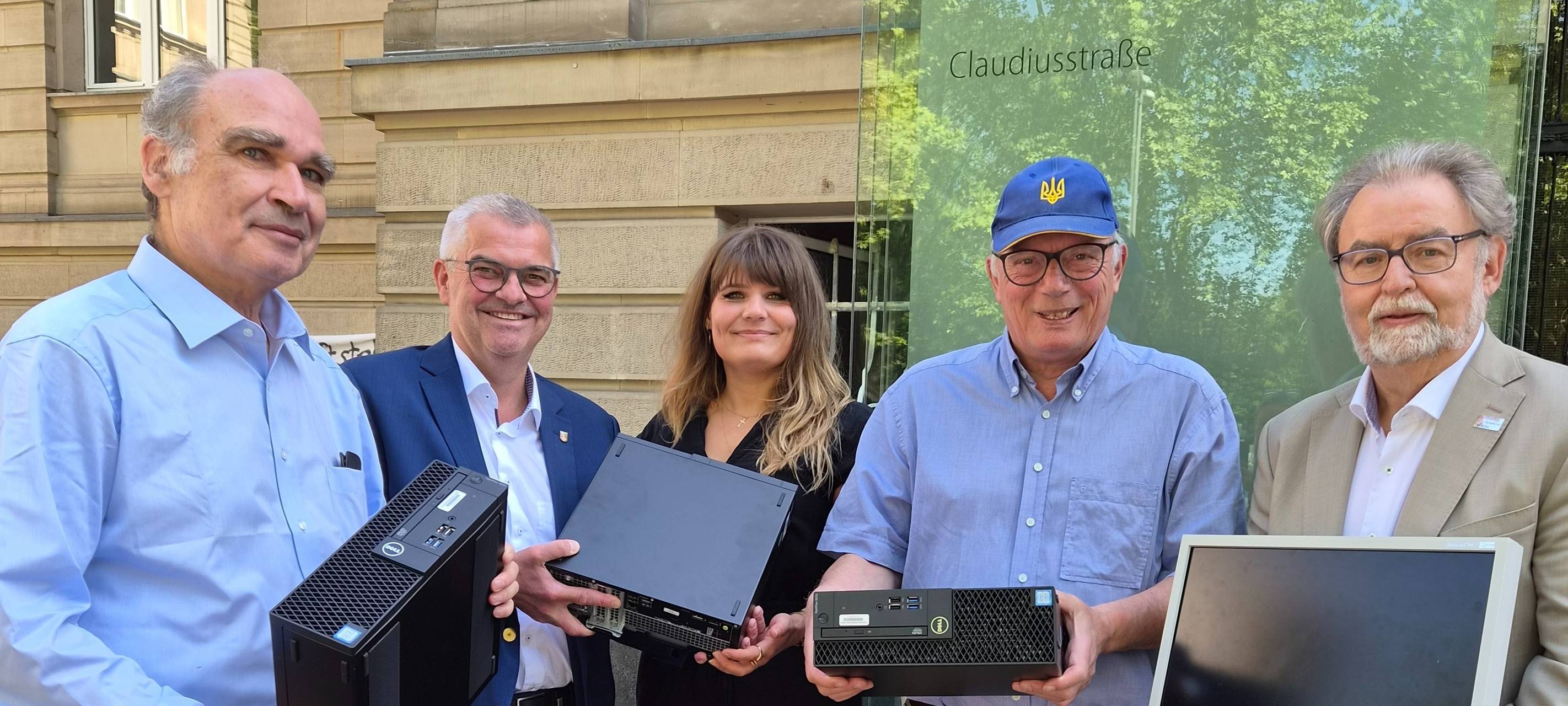 Brühl spendet Computer für Marhanez
