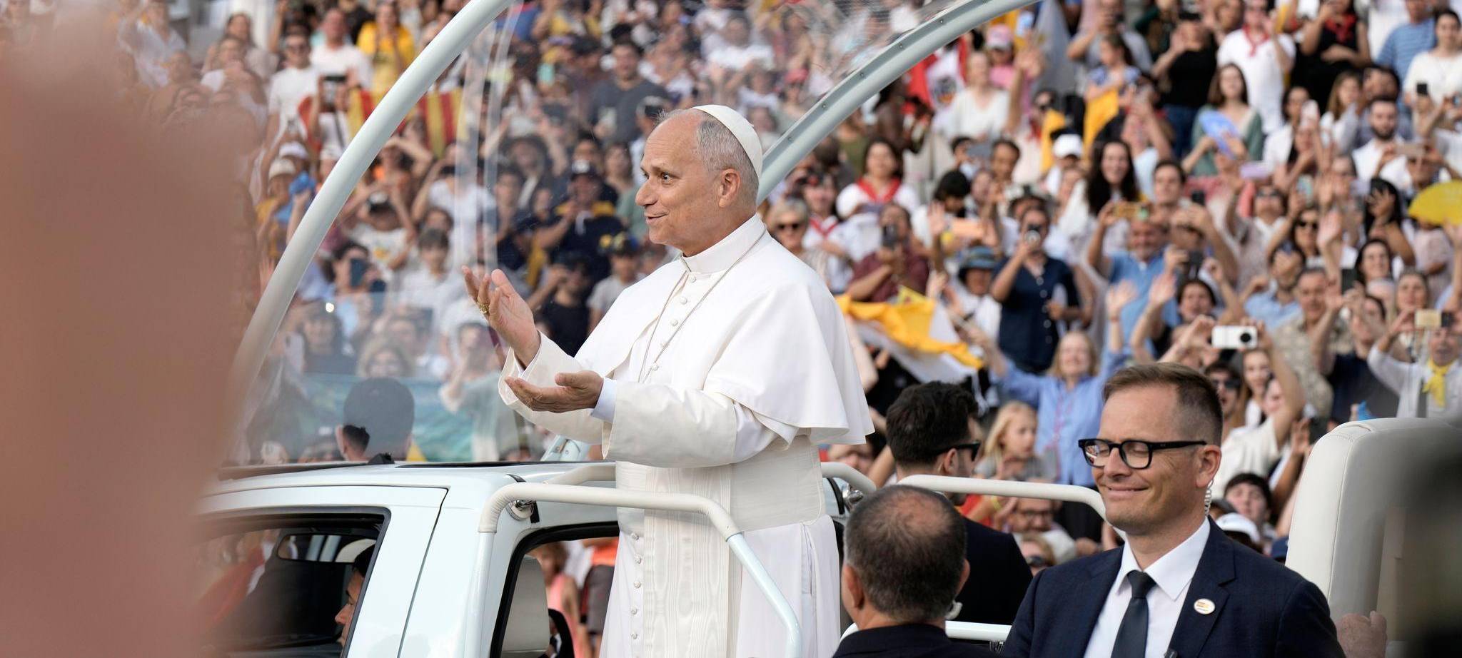 Papst Leo XIV. besucht Spanien - Olympiastadion