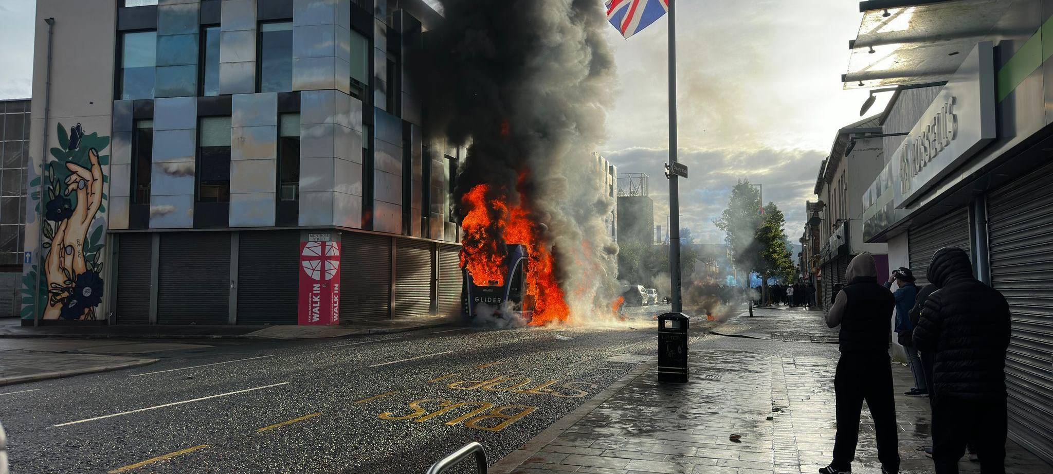 Demonstration nach Messerangriff in Belfast