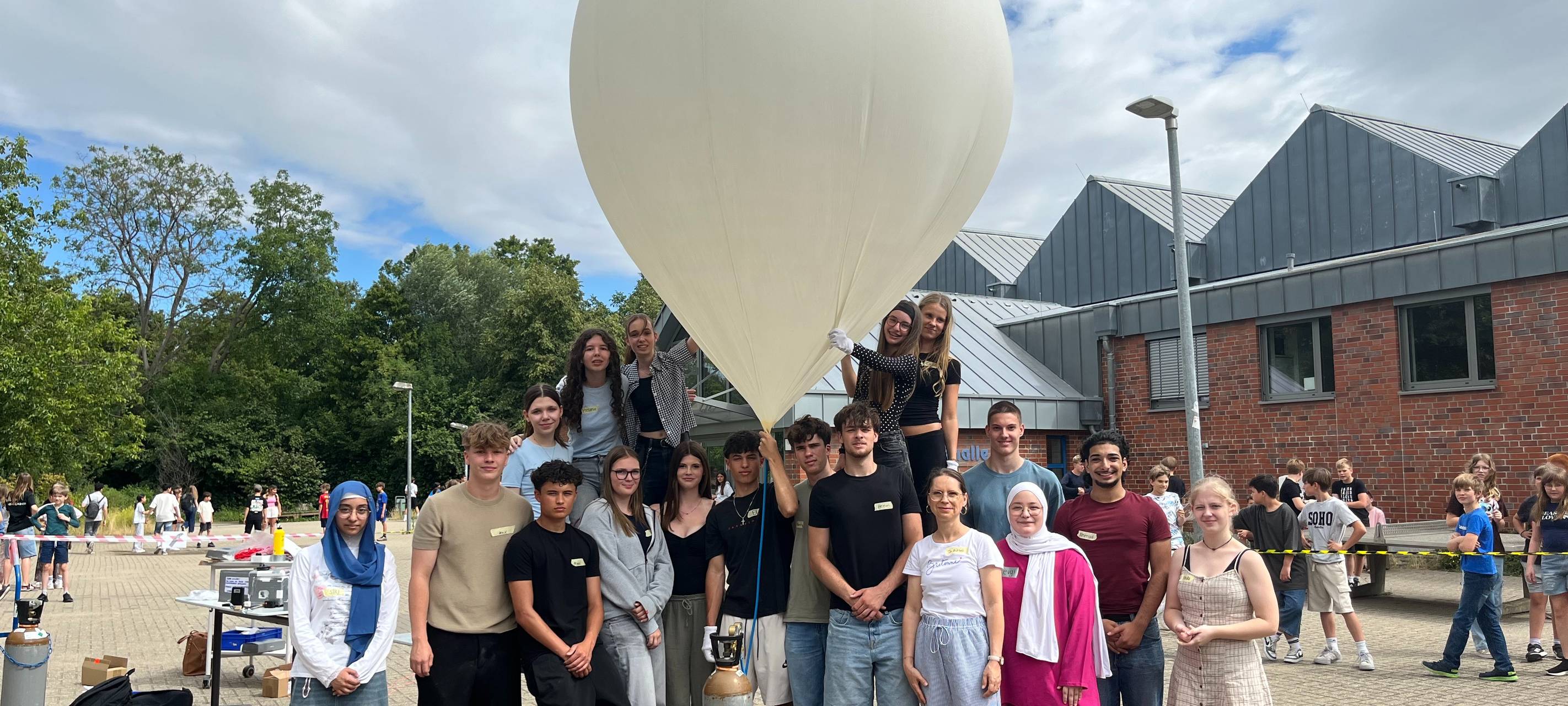 Bergheimer Schüler schicken Wetterballon ins All