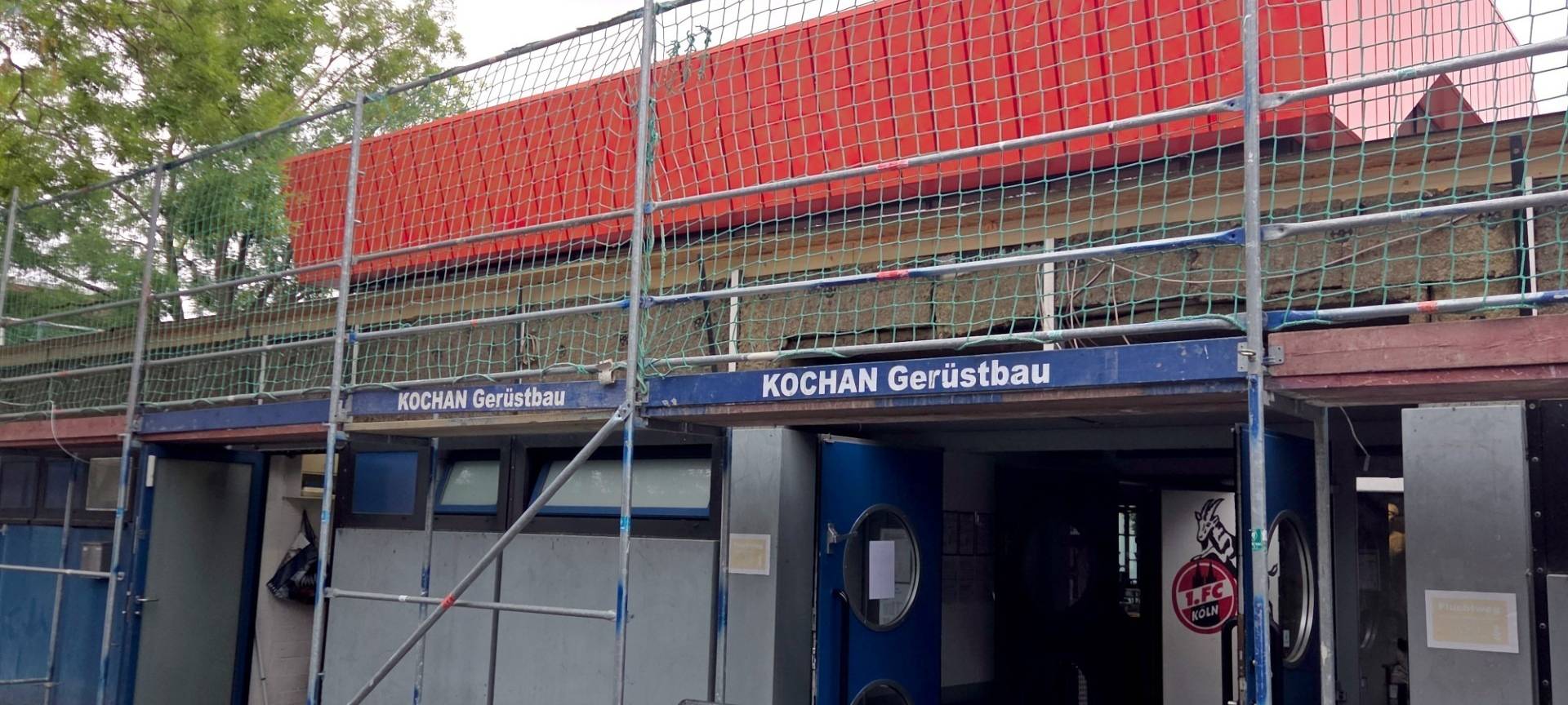 Dacharbeiten am Hallenbad Liblar