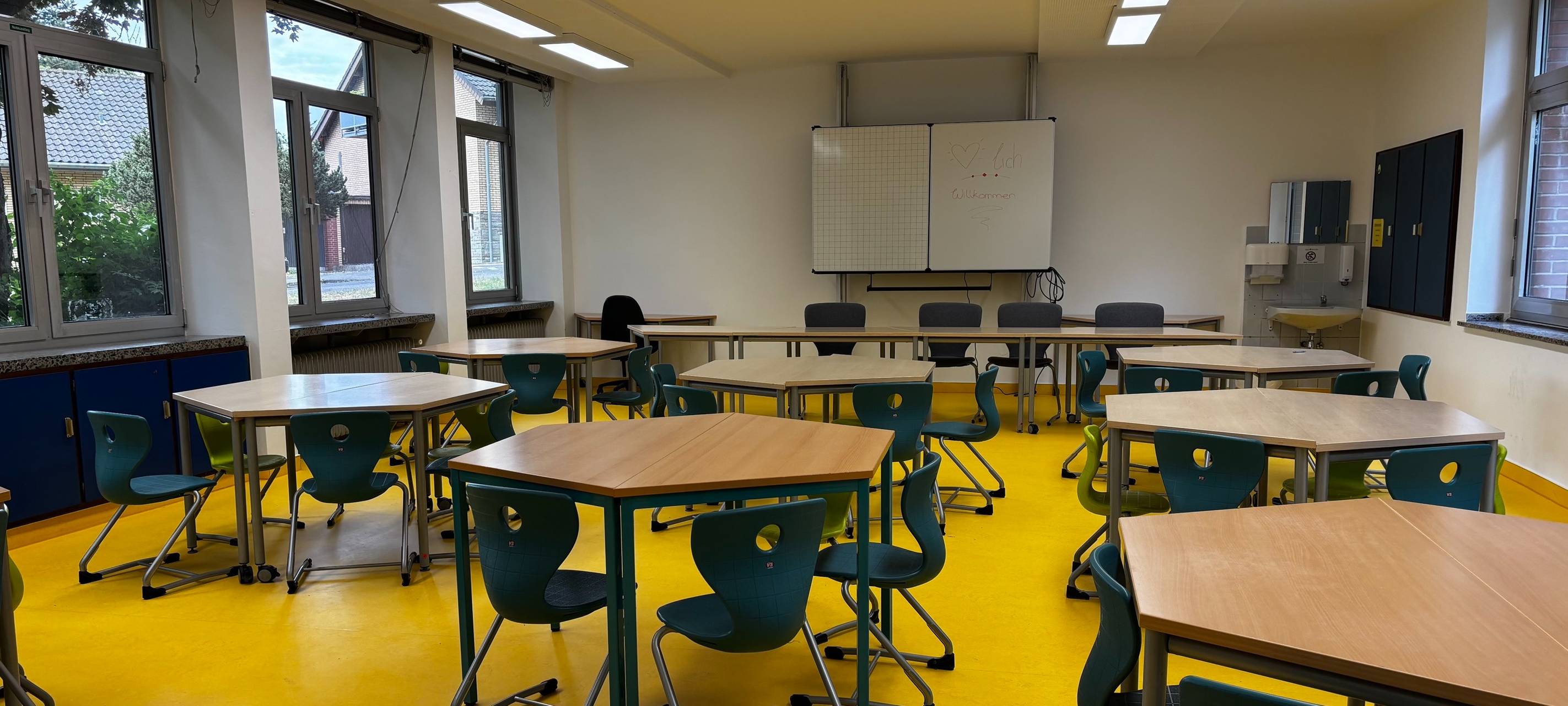 Steinzeugschule Frechen zieht in die Burgschule um