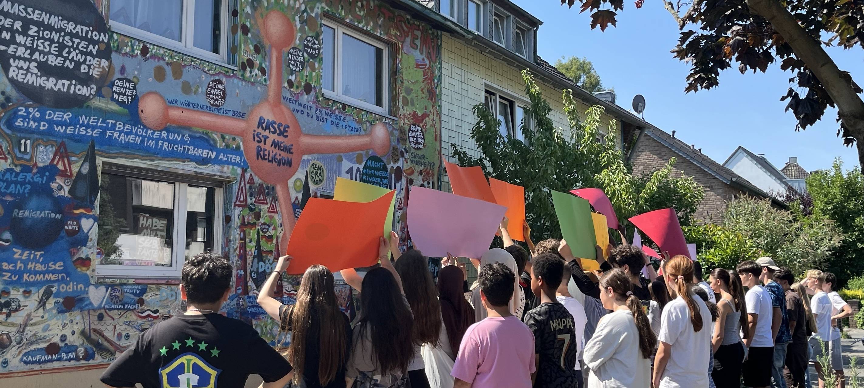 Hürth: Schüler protestieren gegen Fassade