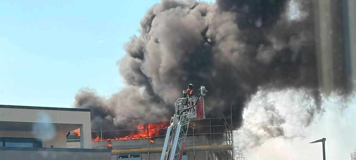Feldbrand in Erftstadt - Dachbrand in Hürth