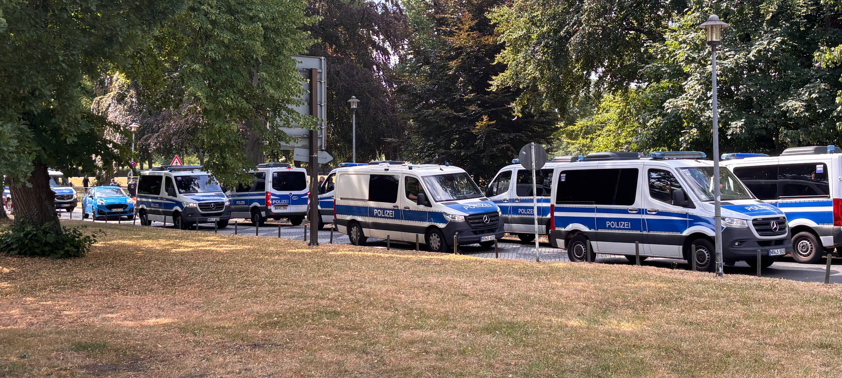 Brühl: Merz-Besuch sorgt für massive Absperrungen